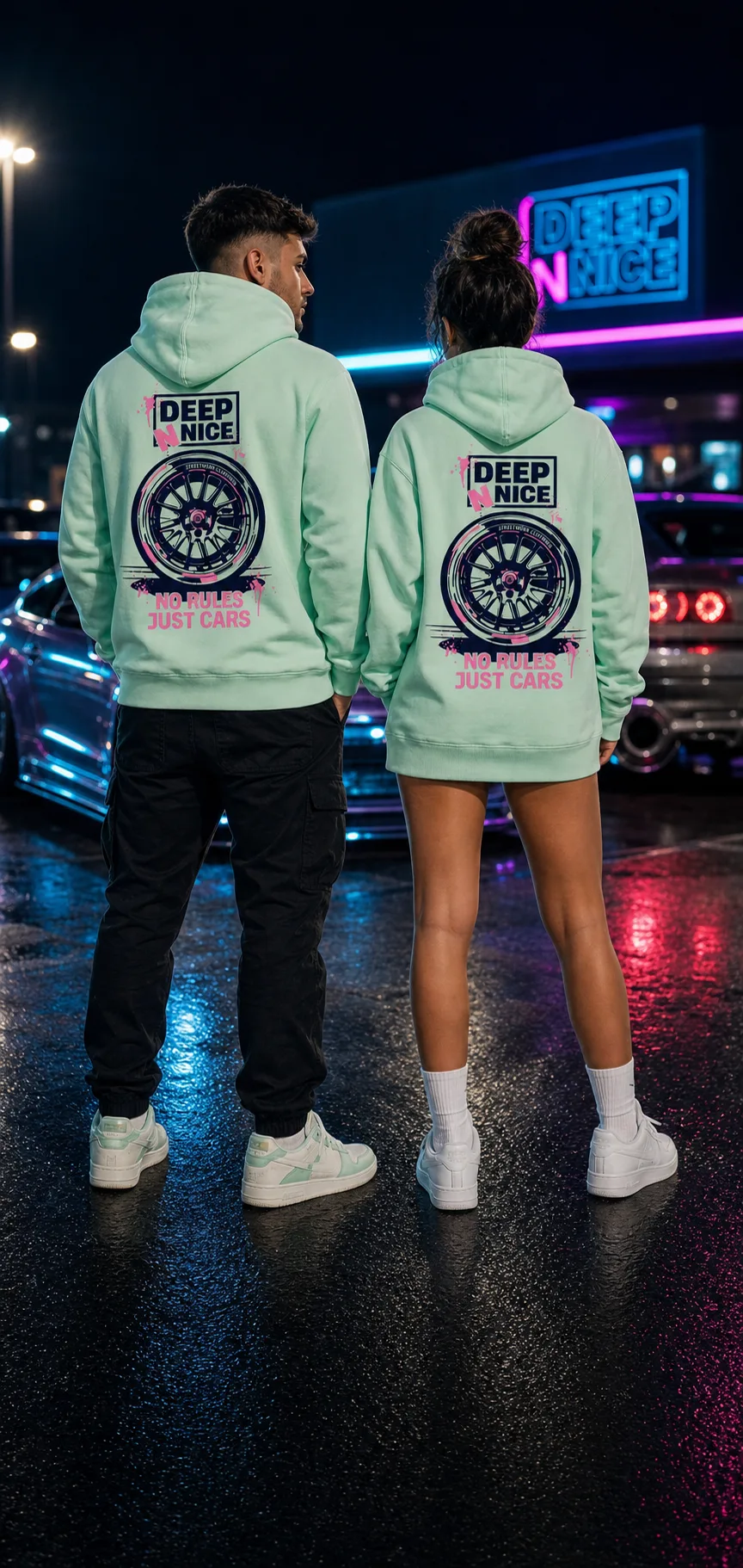 Mann und Frau im Mint Hoodie von hinten